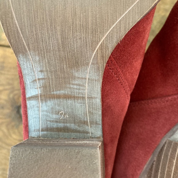 Sam Edelman Booties, size 7.5. Red/rust suede. - Picture 5 of 7
